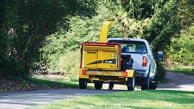 grinder Trailed mobile diesel wood chipper